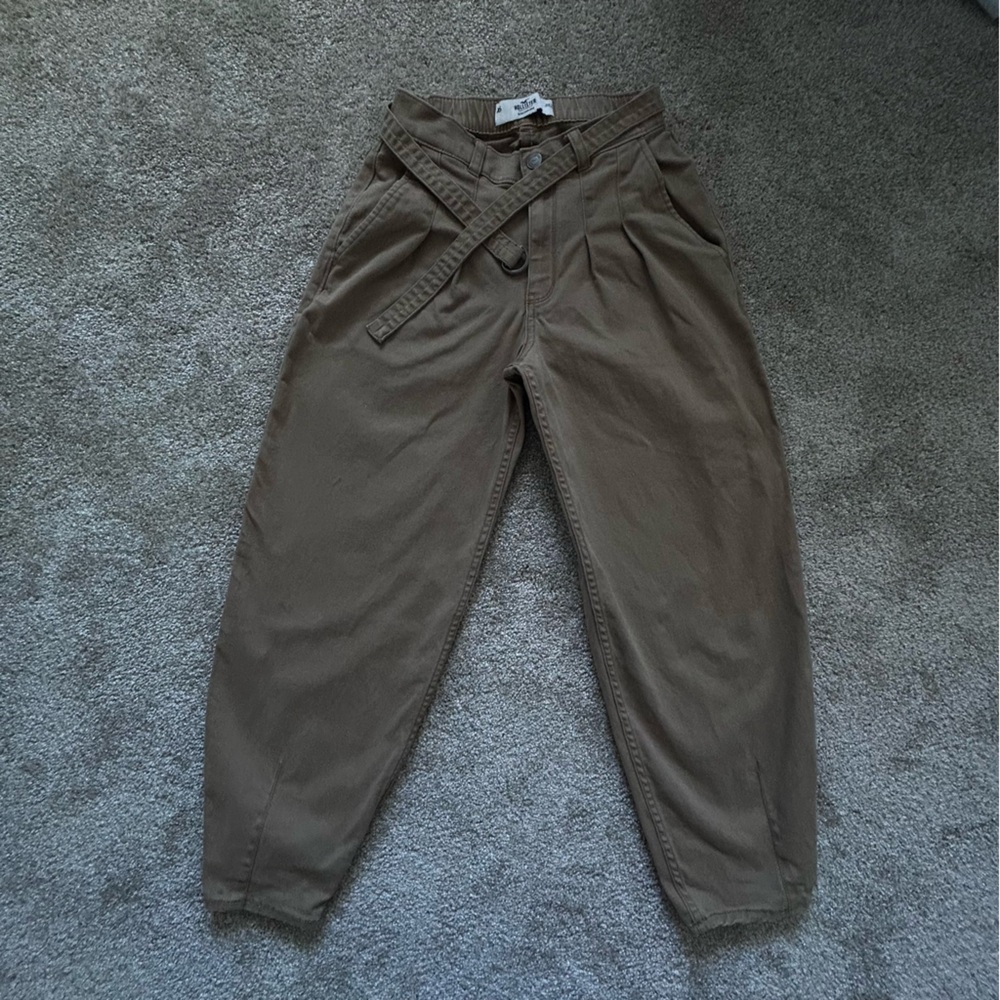 Hollister XS Women’s Khaki Ultra High Rise Paperbag Pants
